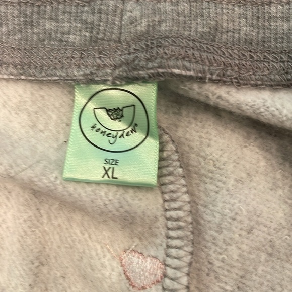 Honeydew XL gray mid weight cuff joggers with heart embroidery and pockets - Picture 4 of 6